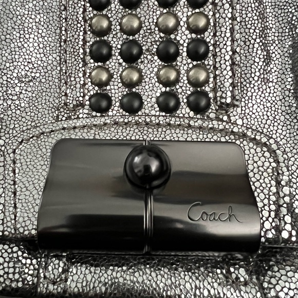 🆕 Large Coach Clutch - Picture 4 of 10